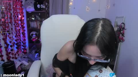 MOON  online show from May 5, 1:57 am
