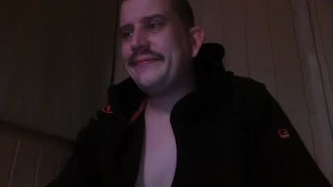 Snapshot of moonlines chatting on December 17, 11:55 pm BouncyBoner online show from December 17, 11:55 pm