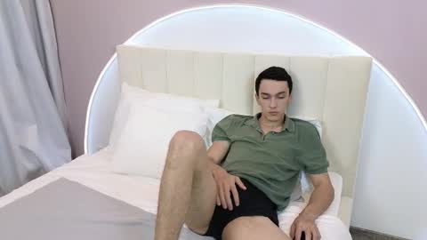 Snapshot of moonlinskinn chatting on November 20, 1:28 am Stan online show from November 20, 1:28 am