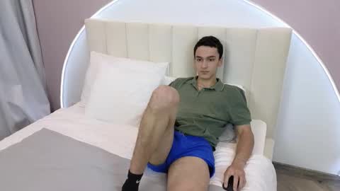 Snapshot of moonlinskinn chatting on November 23, 8:03 am Stan online show from November 23, 8:03 am