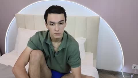 Snapshot of moonlinskinn chatting on November 24, 8:03 am Stan online show from November 24, 8:03 am