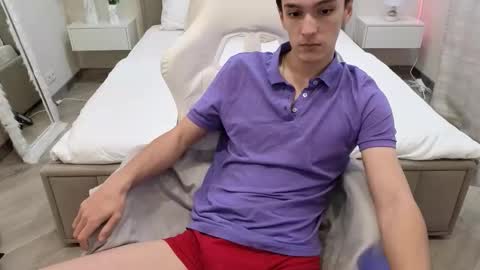 Snapshot of moonlinskinn chatting on November 28, 8:06 am Stan online show from November 28, 8:06 am