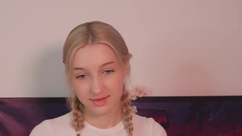 Snapshot of moonliora chatting on November 30, 7:40 pm moonliora online show from November 30, 7:40 pm