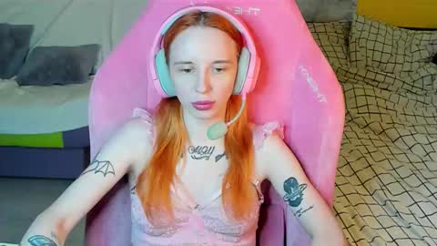 Snapshot of moonscarr chatting on March 13, 9:32 pm Coraline online show from March 13, 9:32 pm