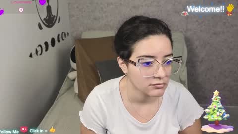 Snapshot of moonwoman_ chatting on December 19, 2:12 am Moon Woman online show from December 19, 2:12 am