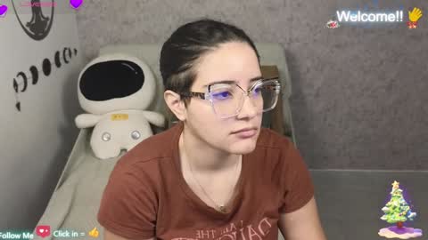 Snapshot of moonwoman_ chatting on December 24, 12:44 am Moon Woman online show from December 24, 12:44 am