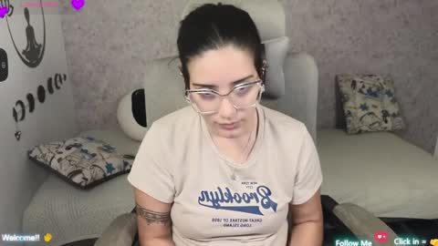 Snapshot of moonwoman_ chatting on January 3, 8:54 am Moon Woman online show from January 3, 8:54 am