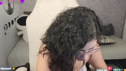 Snapshot of moonwoman_ chatting on January 24, 8:23 am Moon Woman online show from January 24, 8:23 am