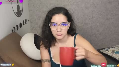 Snapshot of moonwoman_ chatting on January 30, 9:04 am Moon Woman online show from January 30, 9:04 am