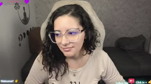 Snapshot of moonwoman_ chatting on February 1, 2:37 am Moon Woman online show from February 1, 2:37 am