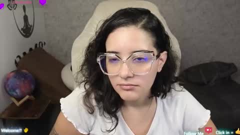 Snapshot of moonwoman_ chatting on February 11, 4:11 am Moon Woman online show from February 11, 4:11 am