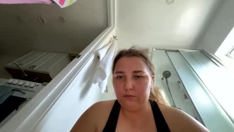 Snapshot of moorning_burst chatting on November 3, 8:10 pm moorning_burst online show from November 3, 8:10 pm