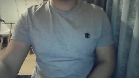 Snapshot of morenolatin19 chatting on March 1, 9:04 pm Jos Luis online show from March 1, 9:04 pm