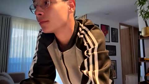   online show from October 5, 8:18 pm