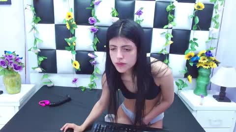 morganasmit_ online show from February 6, 3:09 pm