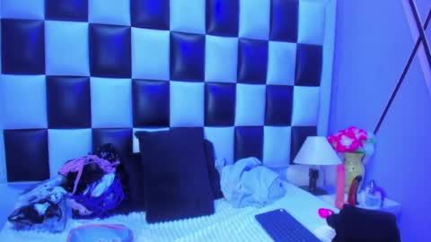 morganasmit_ online show from June 25, 2:32 pm