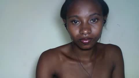 Snapshot of morgane_69 chatting on May 18, 1:50 pm morgane_69 online show from May 18, 1:50 pm