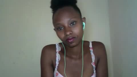 Snapshot of morgane_69 chatting on May 21, 8:10 am morgane_69 online show from May 21, 8:10 am