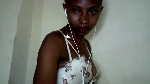 Snapshot of morgane_69 chatting on June 4, 8:15 pm morgane_69 online show from June 4, 8:15 pm