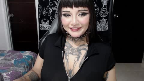 Snapshot of morganmoon1 chatting on April 10, 5:28 pm Morgan Moon online show from April 10, 5:28 pm