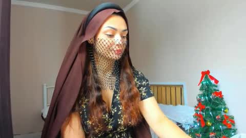 Snapshot of moroccan_diamond_ chatting on December 21, 5:36 am Medina online show from December 21, 5:36 am
