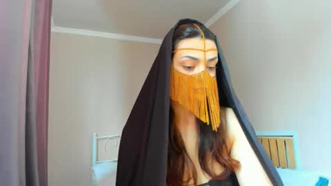 Snapshot of moroccan_diamond_ chatting on February 7, 7:56 am Medina online show from February 7, 7:56 am