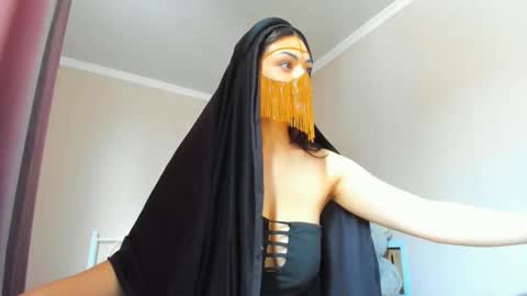 Snapshot of moroccan_diamond_ chatting on February 27, 7:41 am Medina online show from February 27, 7:41 am