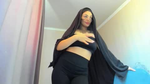 Snapshot of moroccan_diamond_ chatting on March 21, 8:19 am Medina online show from March 21, 8:19 am