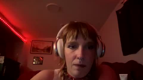 Snapshot of morrigan_danu chatting on October 19, 6:14 am morrigan_danu online show from October 19, 6:14 am
