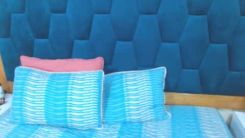 Snapshot of morrigan_luxus chatting on November 14, 12:20 am morrigan_luxus online show from November 14, 12:20 am