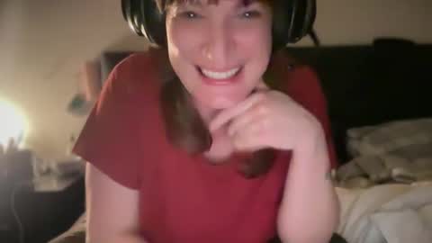 Snapshot of mossy_mommy chatting on April 22, 12:46 am Mossy Mommy online show from April 22, 12:46 am