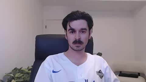 Snapshot of moustachematt chatting on June 1, 12:56 am moustachematt online show from June 1, 12:56 am