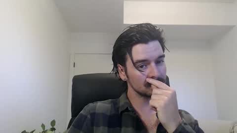 Snapshot of moustachematt chatting on June 6, 3:22 am moustachematt online show from June 6, 3:22 am