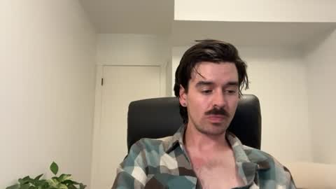 Snapshot of moustachematt chatting on June 12, 3:05 am moustachematt online show from June 12, 3:05 am