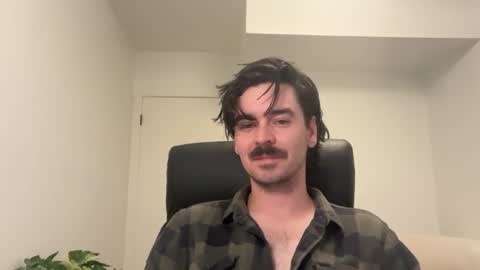 Snapshot of moustachematt chatting on June 15, 3:53 am moustachematt online show from June 15, 3:53 am