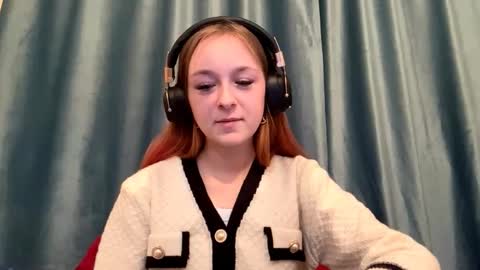 Snapshot of mozelleberendt chatting on October 26, 2:34 pm Jenny online show from October 26, 2:34 pm