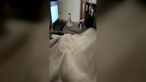 Sequoia-Cocked Hombre de Sur online show from June 15, 1:35 pm