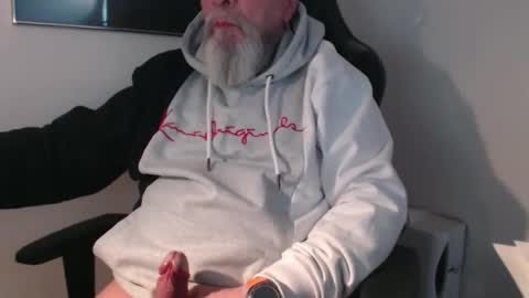 mr_boombastic2021 online show from April 2, 10:02 am