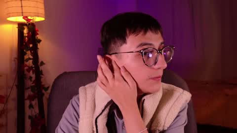 Snapshot of mr_evan1 chatting on December 20, 12:49 pm Mr Evans online show from December 20, 12:49 pm