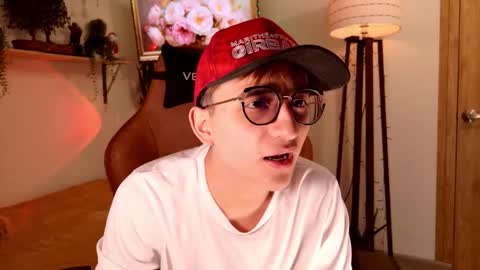 Snapshot of mr_evan1 chatting on December 13, 7:53 pm Mr Evans online show from December 13, 7:53 pm