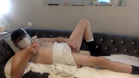Snapshot of mr_little_1 chatting on April 6, 2:53 am property of ....... online show from April 6, 2:53 am