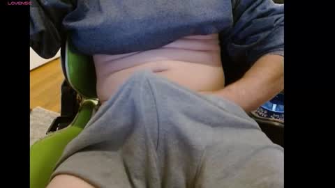 Snapshot of mr_longfellow chatting on March 10, 3:28 pm mr_longfellow online show from March 10, 3:28 pm