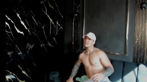 mr_maximo online show from November 25, 7:25 pm