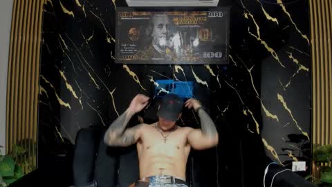 Snapshot of mr_maximo chatting on February 17, 6:32 am mr_maximo online show from February 17, 6:32 am