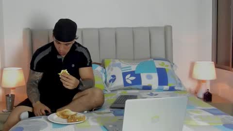 Snapshot of mr_maximo chatting on March 10, 4:06 am mr_maximo online show from March 10, 4:06 am