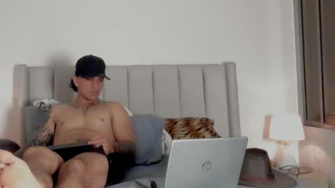 Snapshot of mr_maximo chatting on March 28, 5:40 am mr_maximo online show from March 28, 5:40 am