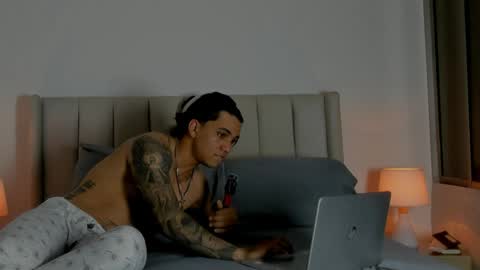 Snapshot of mr_maximo chatting on March 30, 4:57 am mr_maximo online show from March 30, 4:57 am