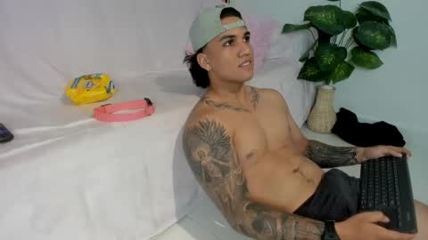 mr_maximo online show from April 30, 4:30 am