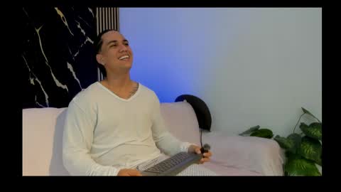 mr_maximo online show from May 1, 5:45 am