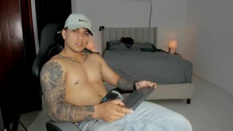 mr_maximo online show from May 15, 1:12 am